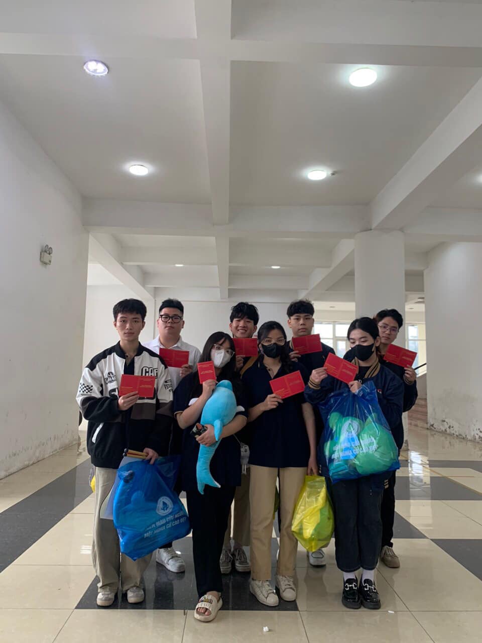 Đoàn trường THPT Yên Lãng tham gia chương trình hiến máu "GIỌT HỒNG TRI ÂN" do Huyện đoàn Mê Linh tổ chức