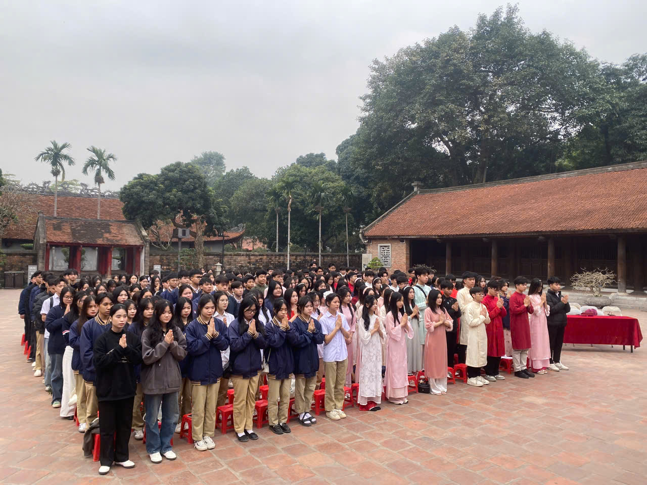 Học tập trải nghiệm môn học Giáo dục địa phương tại Văn miếu Quốc Tử Giám Hà nội.
