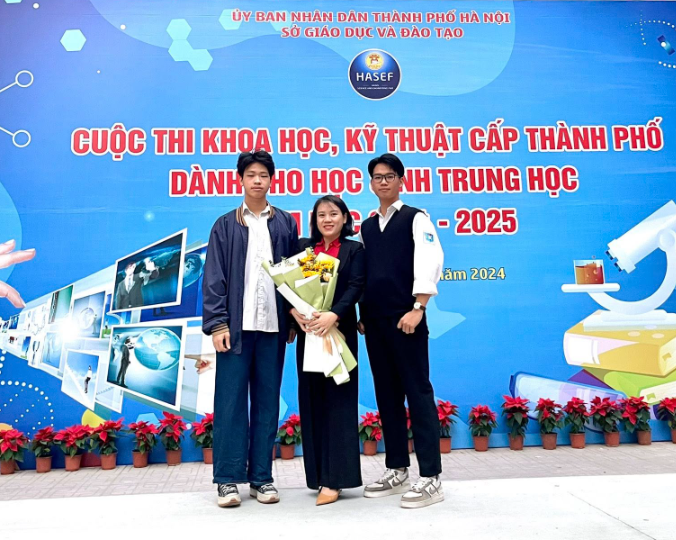Chúc mừng đội tuyển giành giải Ba cuộc thi Nghiên cứu khoa học kỹ thuật dành cho học sinh THPT cấp thành phố năm học 2024-2025