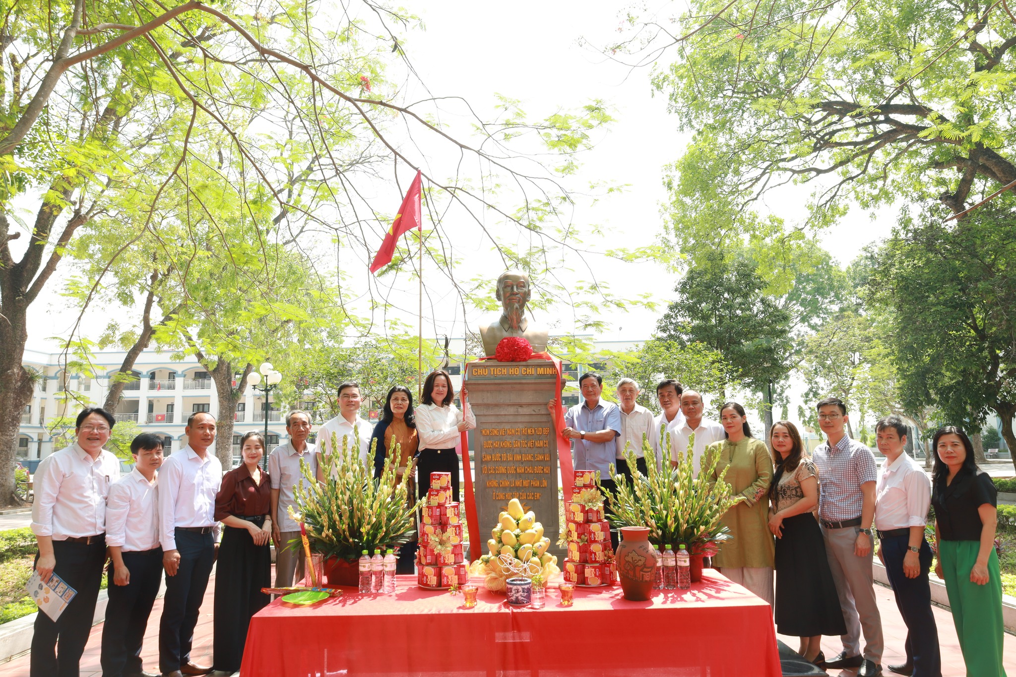 CÁC THẾ HỆ CỰU HỌC SINH CÙNG HƯỚNG VỀ NGÀY HỘI TRƯỜNG