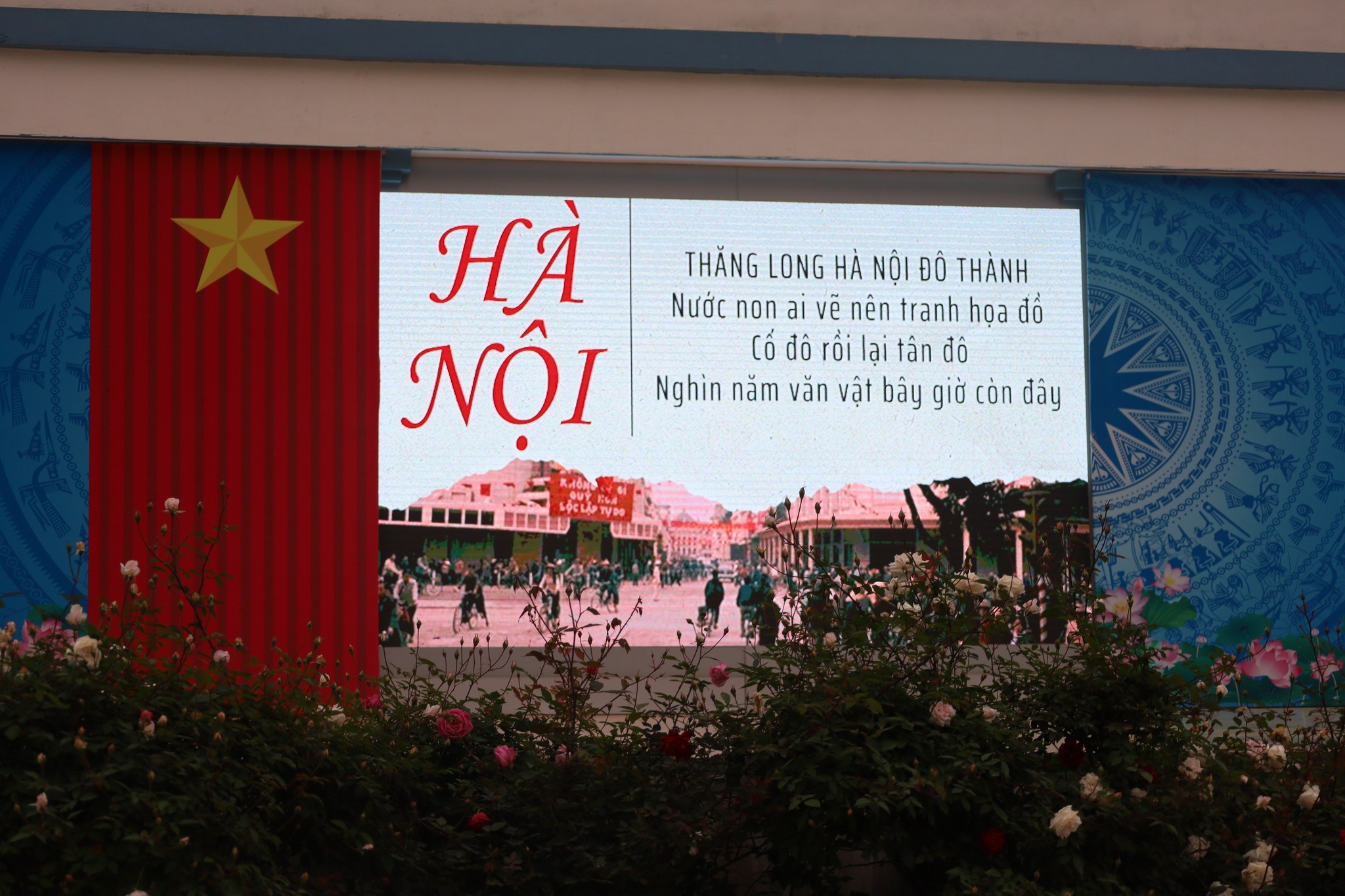 Sinh hoạt dưới cờ chủ đề "Tôi yêu Hà Nội"