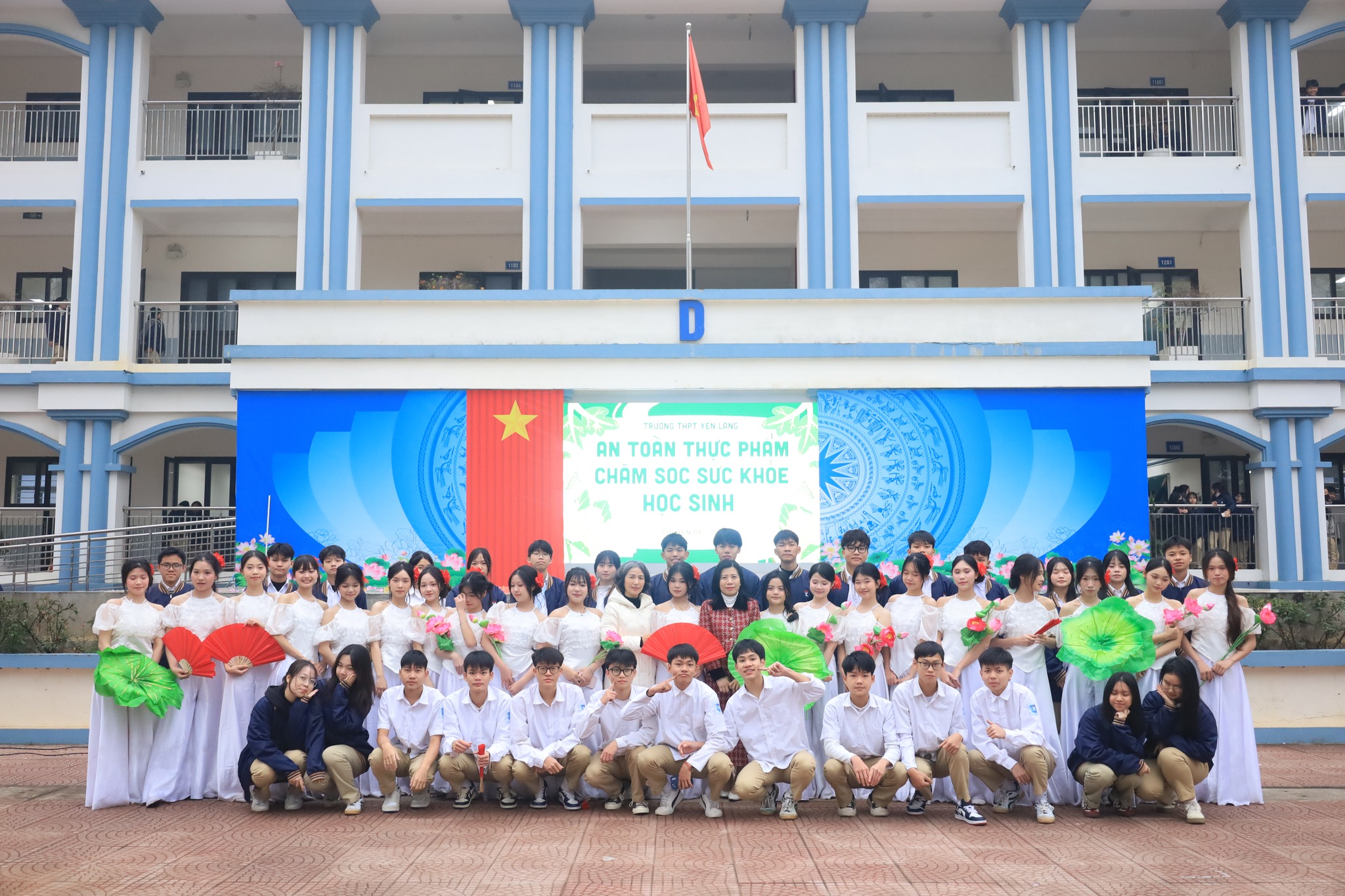 Chuyền đề sinh hoạt dưới cờ chủ đề “An toàn thực phẩm chăm sóc sức khoẻ học sinh ”- Chi đoàn 11A01