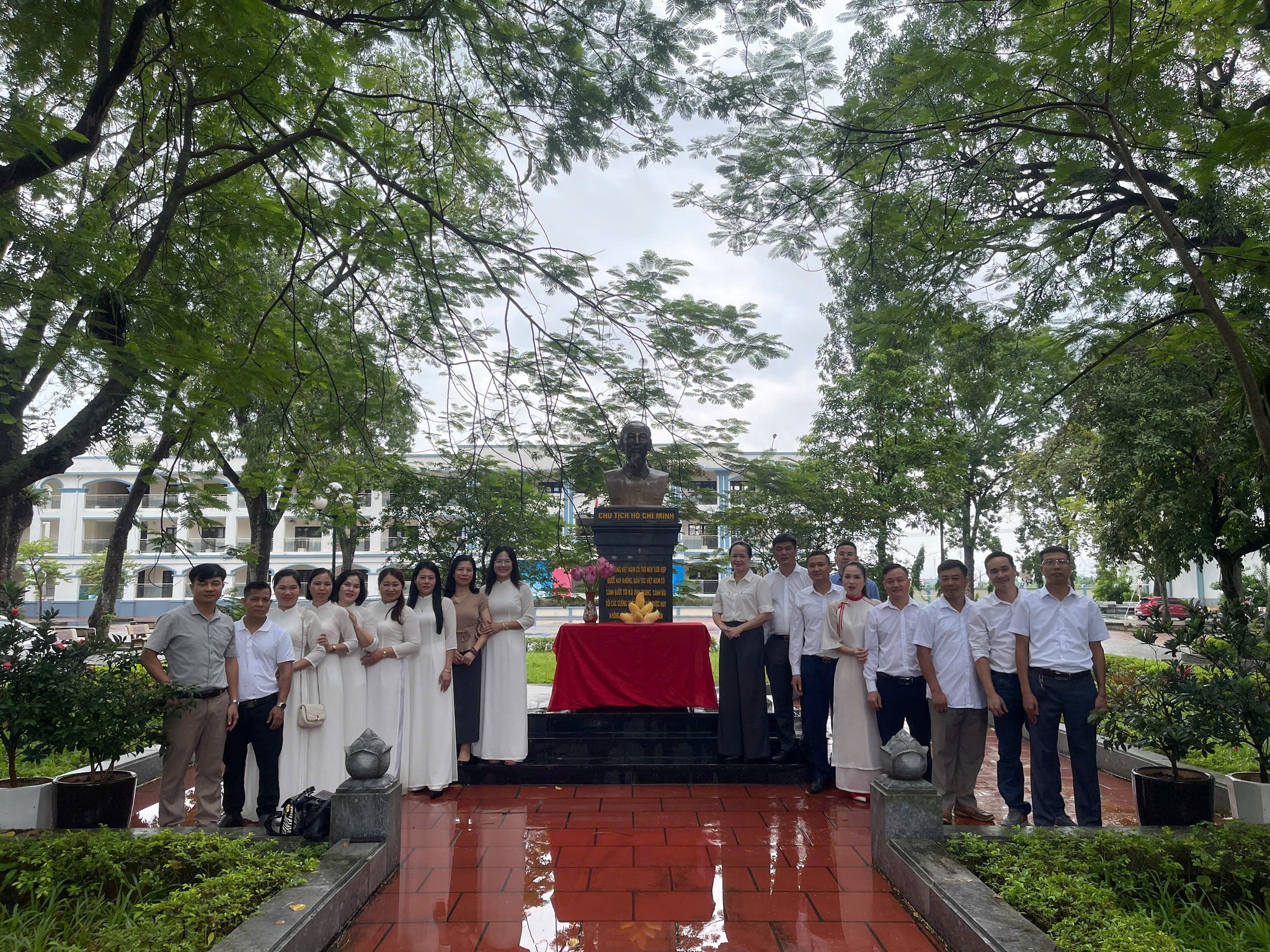 KHÓA 1998 - 2001 DẤU ẤN NGÀY TRỞ LẠI