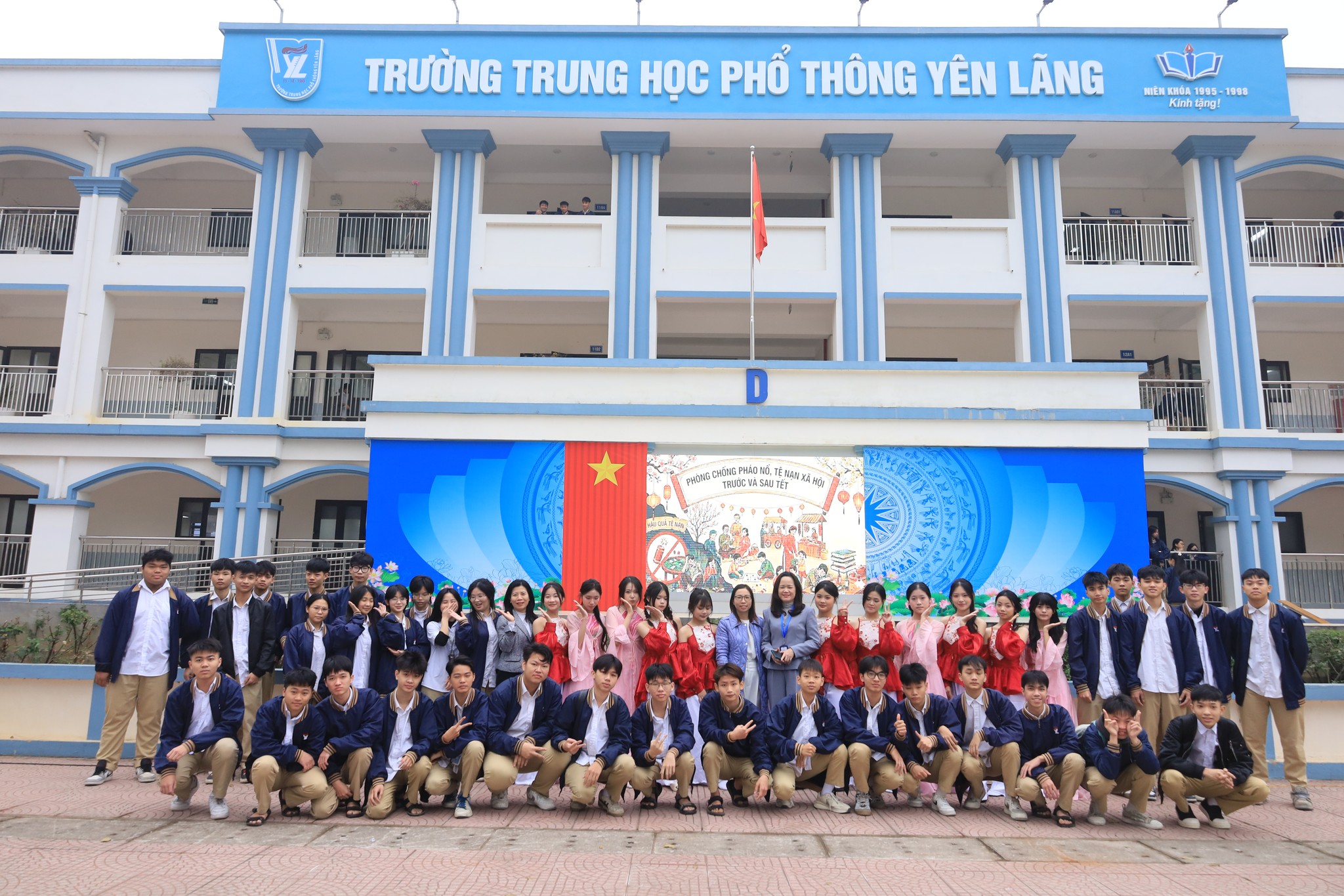 Chuyên đề Ngoại khoá "Phòng chống cháy nổ, tệ nạn xã hội trước và sau Tết Nguyên Đán" - Chi đoàn 11A4