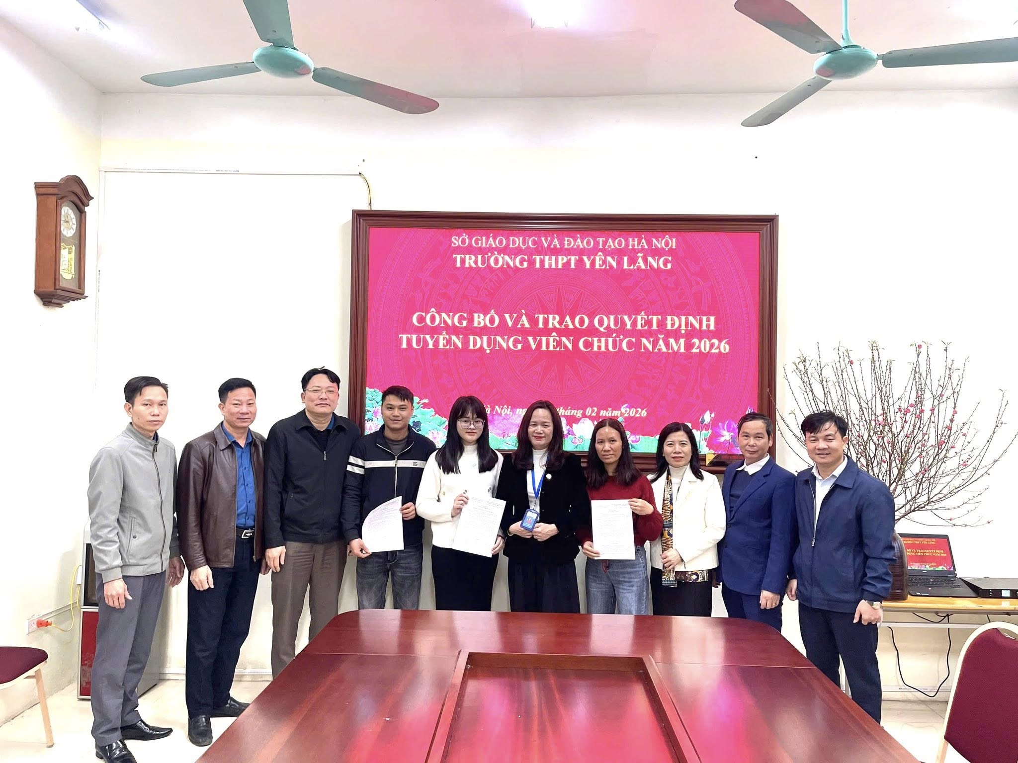 Công bố và trao quyết định tuyển dụng viên chức năm 2026.